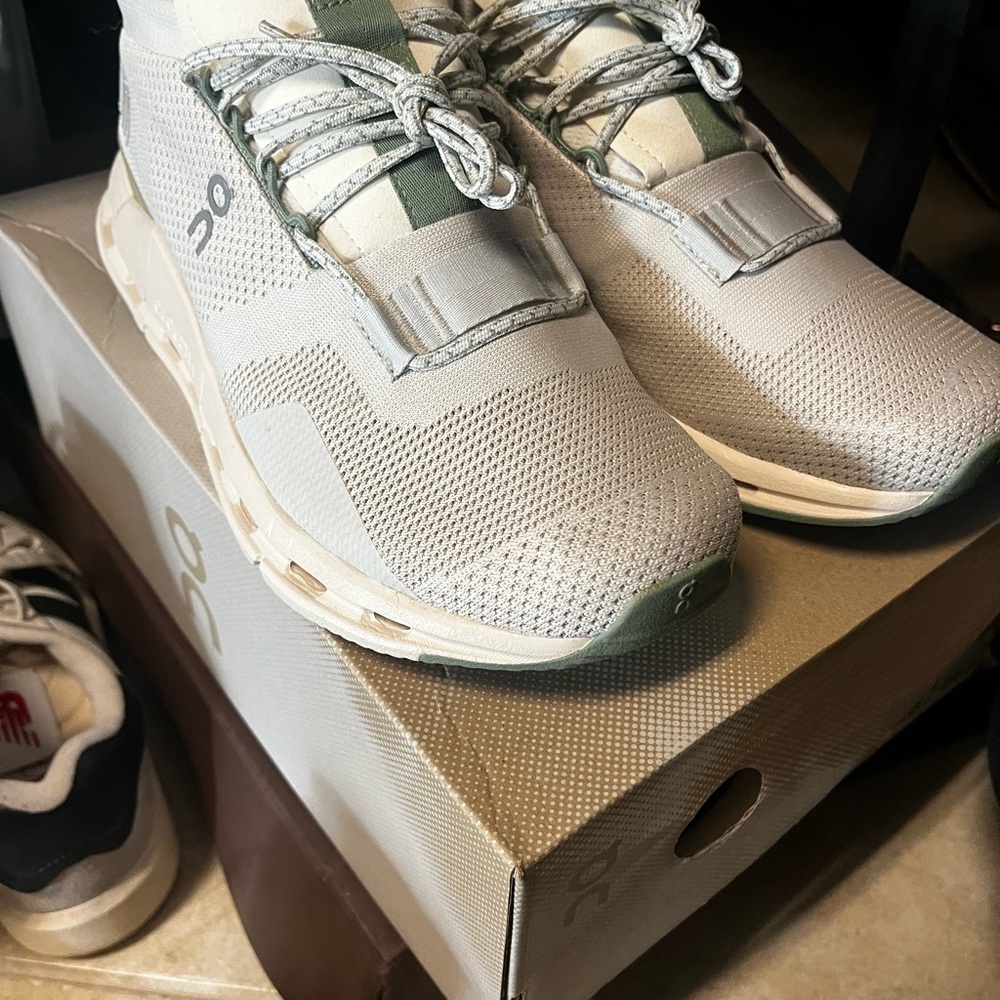 On Running Men's Cream and Green Athletic Shoes